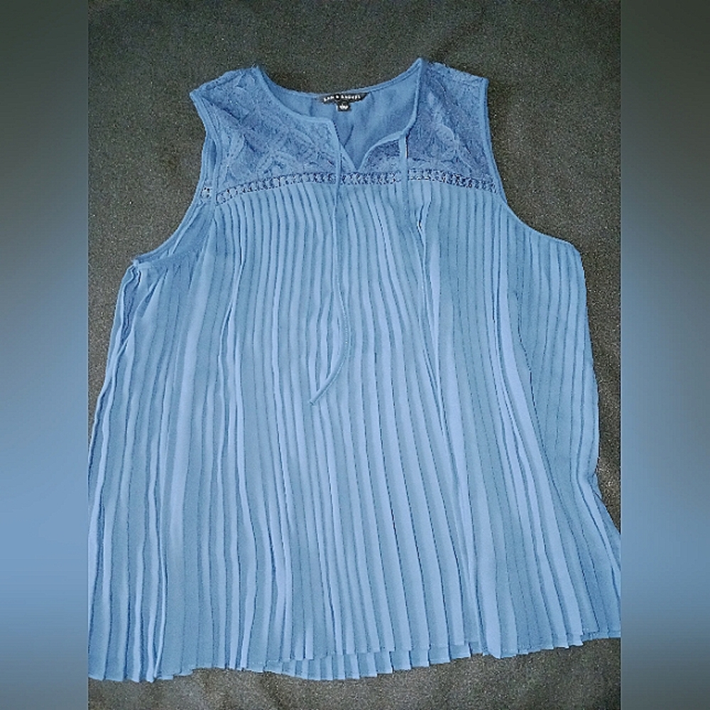 Zac & Rachel top| Size: Large